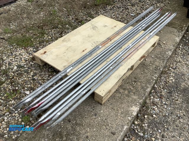 Lot 2-35029 - Lot of (5) cross-brackets for scaffolding measuring 98” long.
