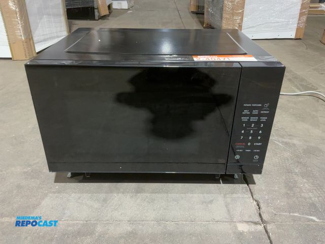 Lot 2-40471 - Scratch & Dent Frigidaire  PMBS3080BFA Microwave Oven