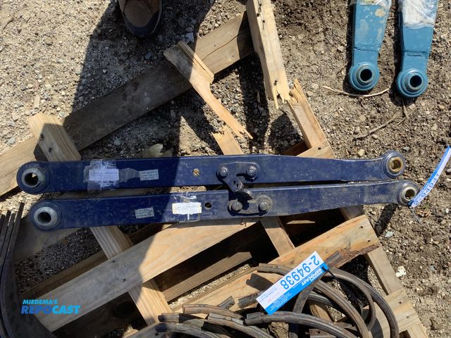 Lot 2-94941 - Ford 3-point hitch arms