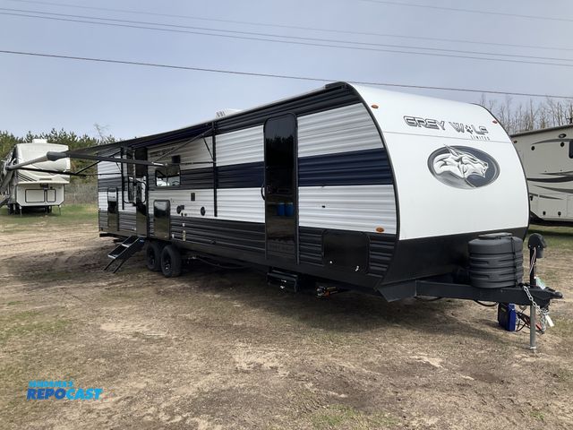 Lot 2-61200 - 2024 Cherokee 29NM Camper Travel Trailer
