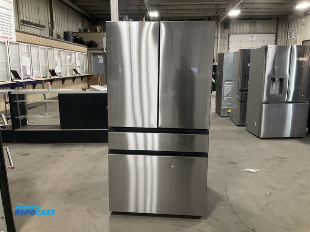 Lot 2-55219 - Scratch & Dent Samsung RF70F29DER Refrigerator/Freezer