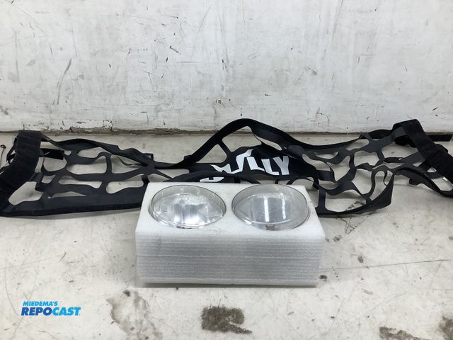 Lot 2-36732 - Lot of (2) new tailgate net fits 1993-2005 ford ranger pickup and set of 2 fog lamps