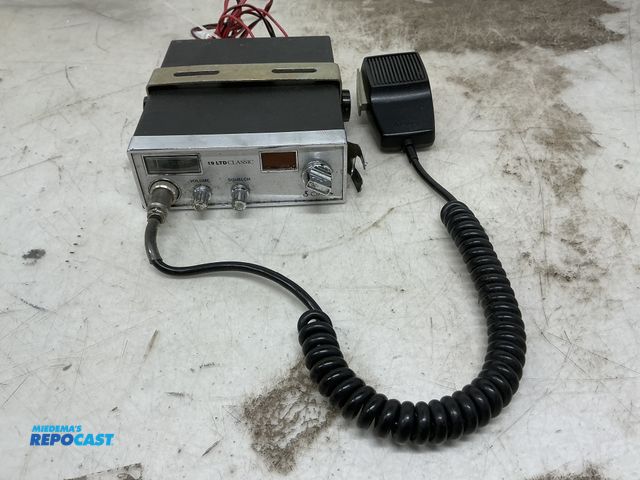Lot 2-35431 - cobra 19 LTD classic CB radio