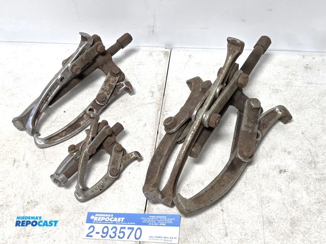 Lot 2-93570 - set of CIT wheel pullers.