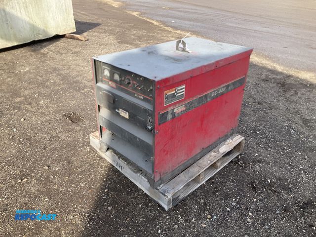 Lot 2-42909 - Lincoln Electric DC-600 welding power source for parts or repair, no leads, 230/460 volt 3 phase ele...