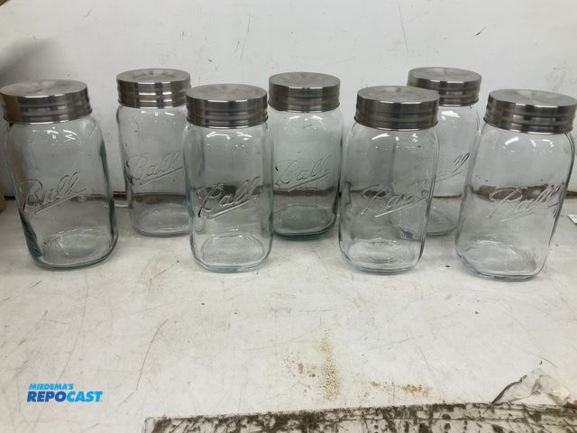 Lot 2-64227 - 7 128 oz glass ball jars w/ lids