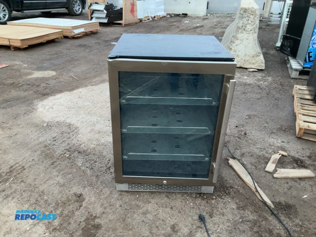 Lot 2-92243 - Avallon  ABR241SG Beverage Cooler