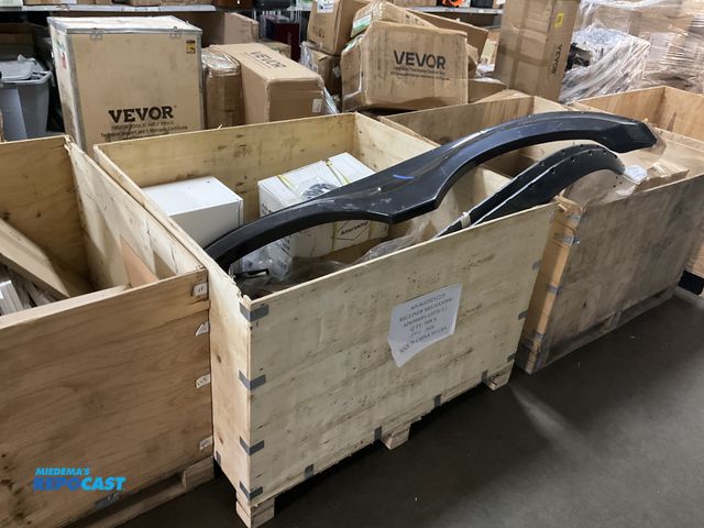 Lot 2-27761 - Lot of (7) black tire fenders, a metal mail box, KLEARVUE CABINETRY 15”Wx25”H gray door front, power...