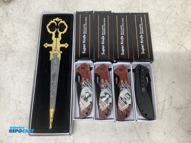 Lot 2-65387 - Legends of the West Pocket Knives - Includes: Buffalo Cody Knife, Doc Holliday Knife, Wild Bill Hick...