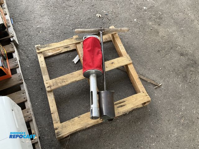 Lot 2-13233 - 33” tall T-handle Bulb planter, and bag shag golf ball retriever