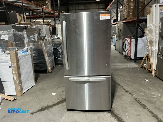 Lot 2-46454 - Scratch & Dent LG LRDCS2603S Refrigerator/Freezer