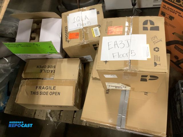 Lot 2-33089 - Skid lot of various home lights