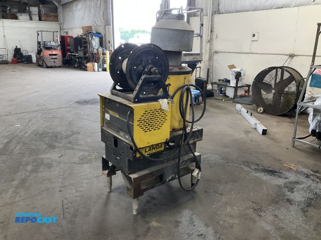 Lot 2-20162 - Landa Gold Series Commercial electric hot water pressure washer model no. VHG3-20025B, 2000 psi, nat...