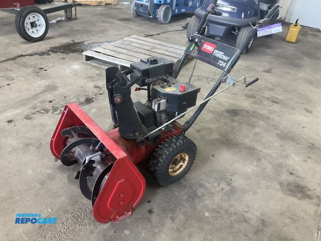 Lot 2-33562 - Toro Power Throw 724 two stage Snowblower