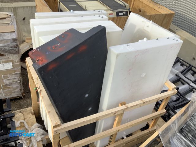 Lot 2-93687 - Skid with Fresh Water Tanks