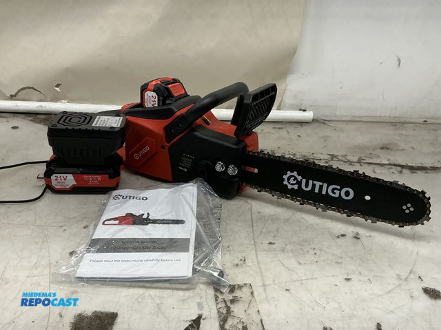 Lot 2-96302 - UTIGO battery powered 12” chain saw