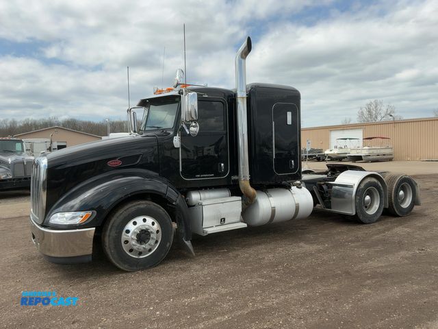 Lot 2-11625 - 2016 Peterbilt 579 Glider Semi Truck