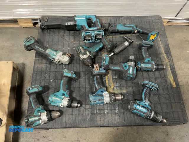 Lot 2-91316 - Skid Lot of Makita Drills, Drivers, Reciprocating Saws, and Multi-Tool