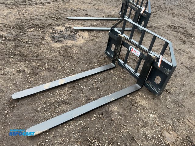 Lot 2-42373 - New JCT 60” Fork Skid Steer Attachment, Quick Attach Carriage with Two 60” Forks, Forks are 4” Wide
