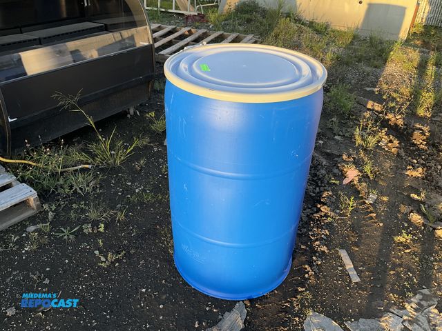 Lot 2-33133 - 1 55 gallon blue plastic barrel with removable lid and locking ring