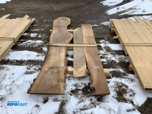 Lot 2-19683 - 26009 4/4 walnut 3 boards 6-8 feet long 10-18 inches wide