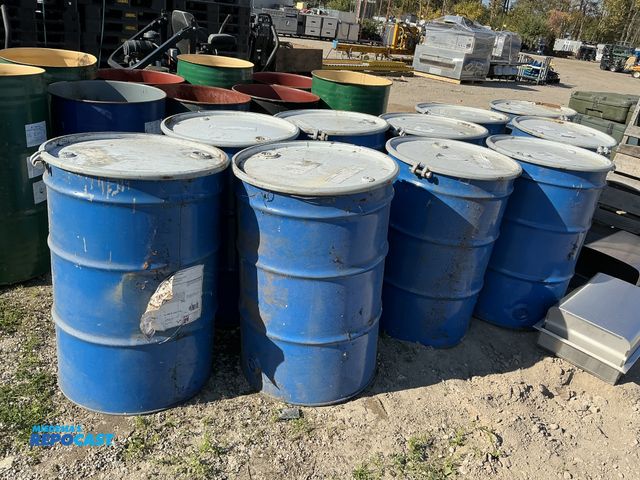 Lot 2-67852 - 10 Blue Metal non-Food Barrels with lids