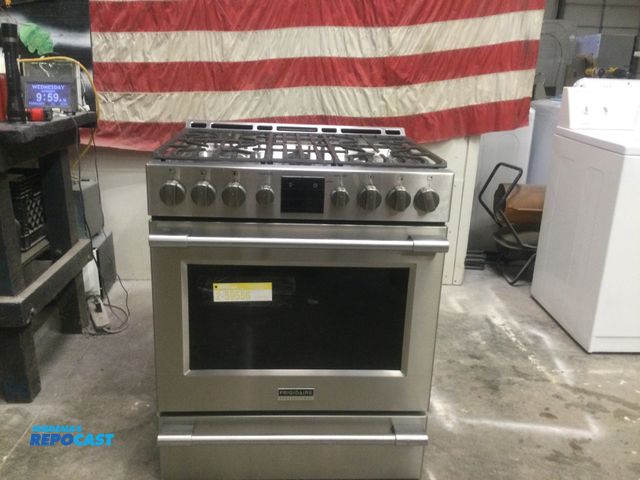 Lot 2-59556 - Frigidaire Professional 5 burner gas range Range Frigidaire Professional 5 burner gas range
power pl...