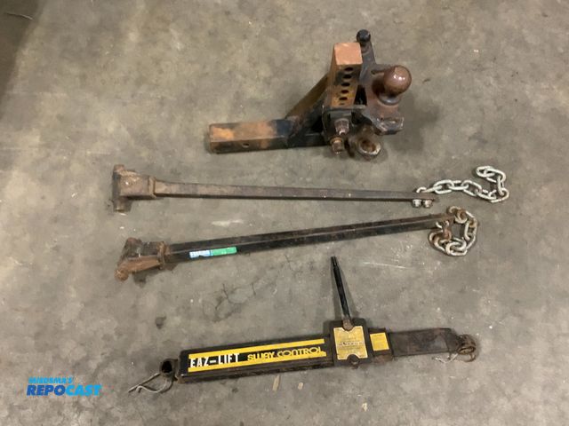 Lot 2-33894 - (1) hitch and (1) sway control bar (2) frame hitches