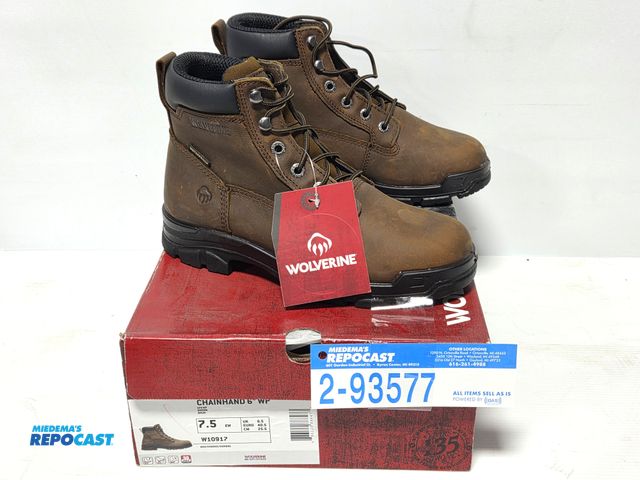 Lot 2-93577 - New pair of new Wolverine Chainhand boots, size 7.5 men's
