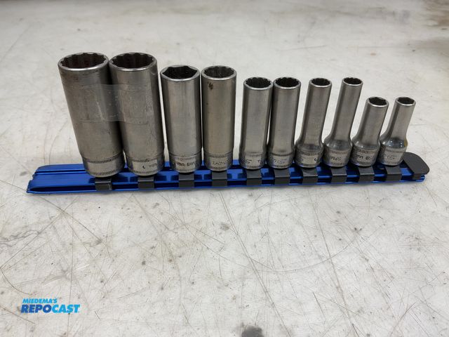 Lot 2-19278 - 10pc Snap-on 3/8 Drive metric deep sockets 8-19m