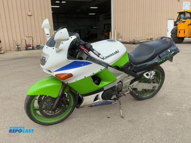 Lot 2-34904 - 1994 Kawasaki ZX600 Motorcycle