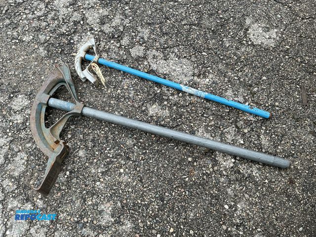 Lot 2-93983 - lot of 2 emt benders 1 1/4" and 3/4"