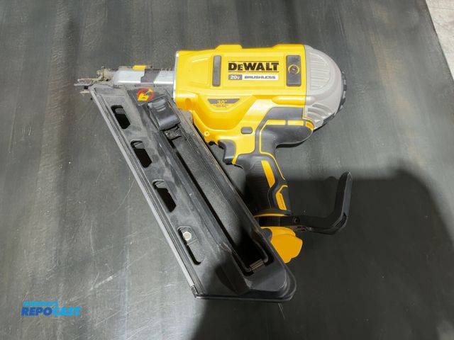 Lot 2-53616 - DeWalt DCN692 Cordless Paper-Type Framing Nailer(DOBSON)