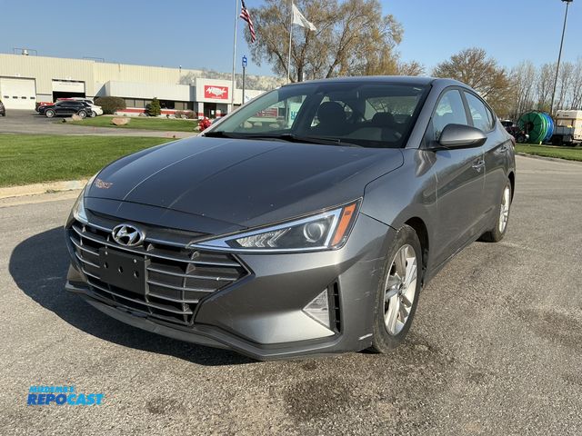 Lot 2-79737 - 2019 Hyundai Elantra Limited Sedan FWD