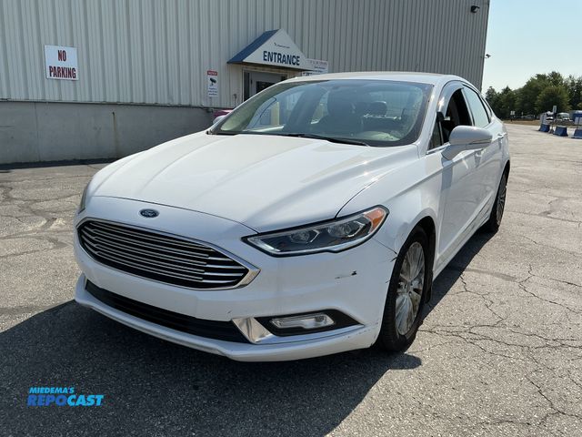 Lot 2-99998 - 2017 Ford Fusion Titanium Sedan FWD