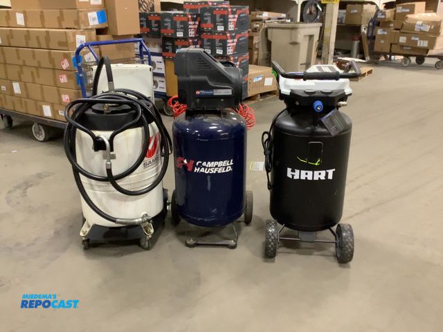 Lot 2-92432 - Lot of 3 air compressors 1-hart model 0232047 120V 60Hz 15A 1-Campbell hausfeld 20 gallons model DC2...