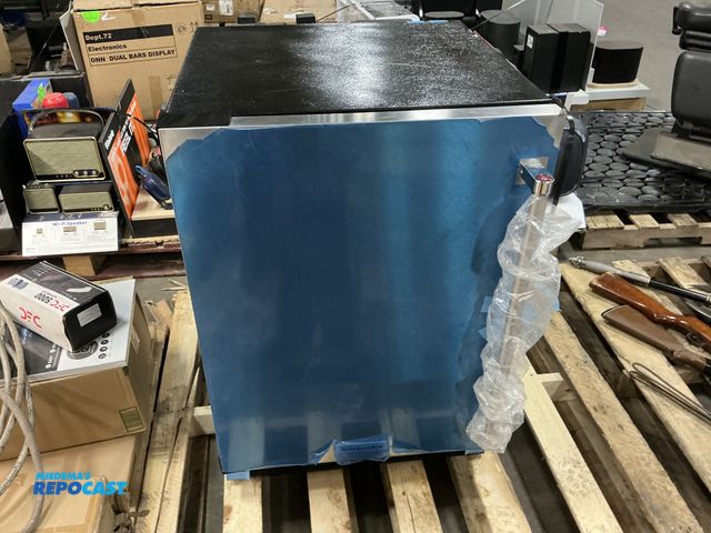 Lot 2-23945 - KitchenAid KURL114KSB00 Mini Refrigerator