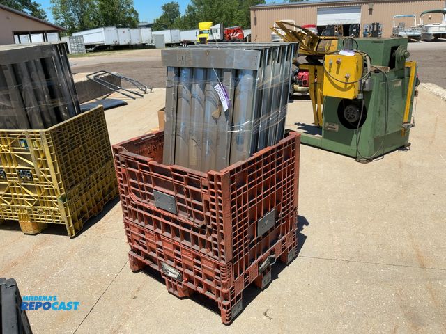 Lot 2-21523 - (6) Semephore 4’ Light Fixtures with LED Bulbs, 120/277 Volt, each holds six bulbs, approx. 48”x26-1...