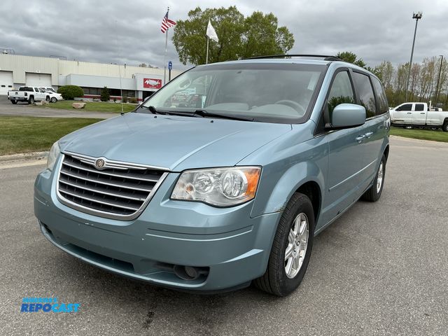 Lot 2-39628 - 2008 Chrysler Town &amp; Country Touring Mini Van FWD