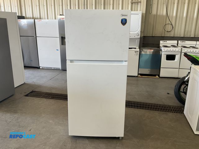 Lot 2-40447 - Scratch & Dent Midea MRT18D3BWW Refrigerator/Freezer