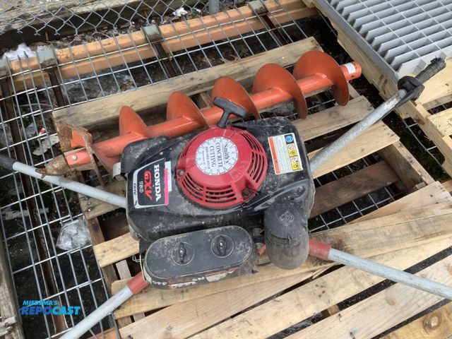 Lot 2-95925 - 6in gas powered commercial grade auger