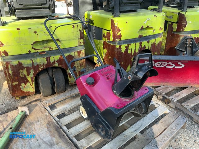 Lot 2-67744 - TORO model CCR-2450 walk behind snowblower, has a 5hp model R-tek, 2-cycle motor, has a 20" wide sno...