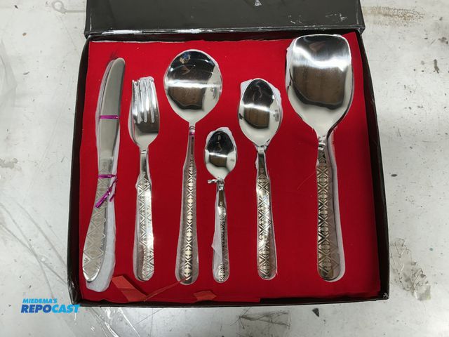 Lot 2-92176 - MHSCULTLERY - a project of SHEERAZ &amp; SONS - Stainess Steel Flatware set