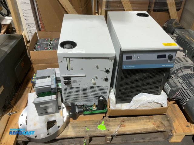 Lot 2-67139 - (2) Agilent Technologies G3292A Recirculating Chillers, Mean Well DDR-480C-24 Converters, Gauge Divi...