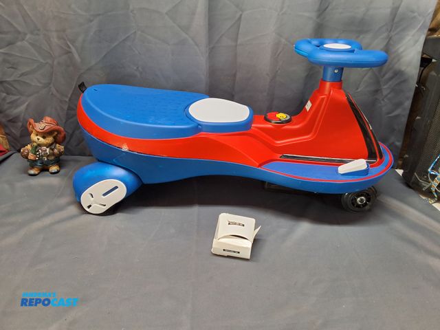 Lot 2-27548 - ELECTRIC WIGGLE CAR FOR KIDS