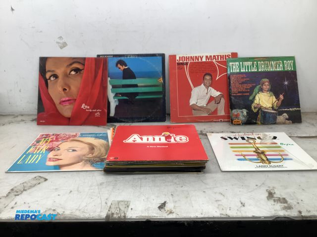 Lot 2-79974 - Lot of (17) vintage Albums