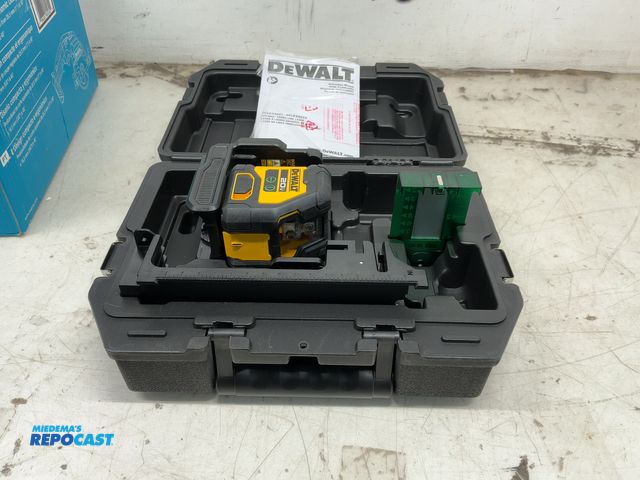 Lot 2-74686 - DeWalt DCLE34021  CROSS LINE LASER Battery Powered