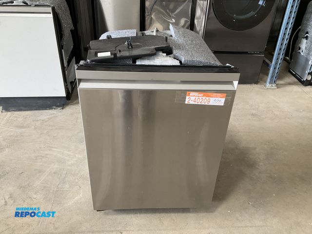 Lot 2-40209 - Scratch & Dent Samsung DW90F89TOUSR Bespoke Built-In Tall Tub Smart Dishwasher in Stainless Steel wi...
