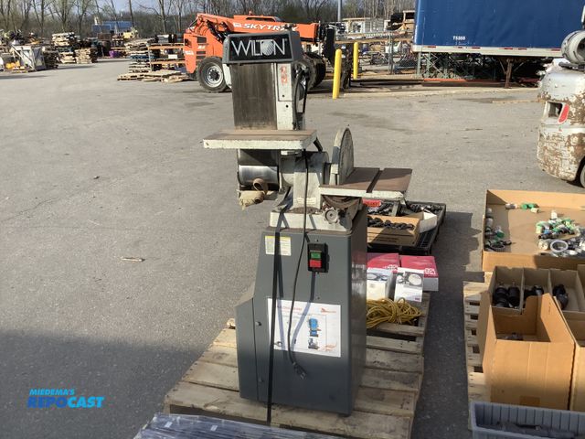 Lot 2-93924 - Wilton 4200A Belt/disc sander