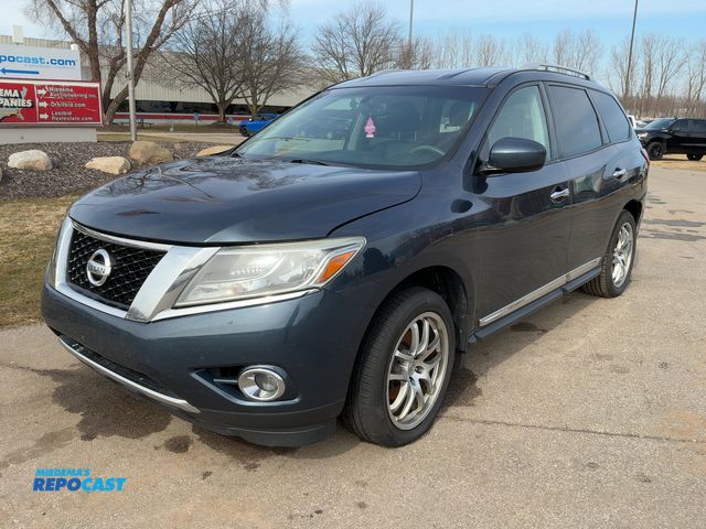 Lot 2-43350 - 2016 Nissan Pathfinder SL SUV AWD